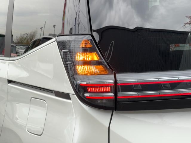 ヴォクシー  【即納!10.5インチディスプレイオーディオPlus!!】三眼LEDヘッド 両側電動スライドドア HDMI入力端子 フルセグTV クルーズコントロール シートヒーター CD/DVDデッキ ETC2.0(29枚目)