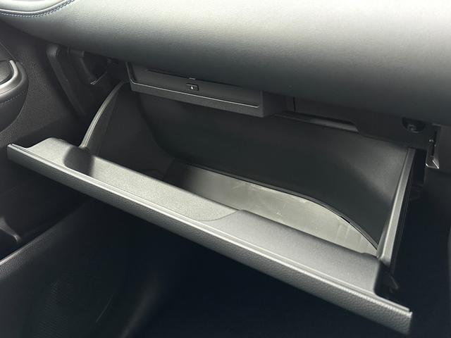 ヴォクシー  【即納!10.5インチディスプレイオーディオPlus!!】三眼LEDヘッド 両側電動スライドドア HDMI入力端子 フルセグTV クルーズコントロール シートヒーター CD/DVDデッキ ETC2.0(55枚目)