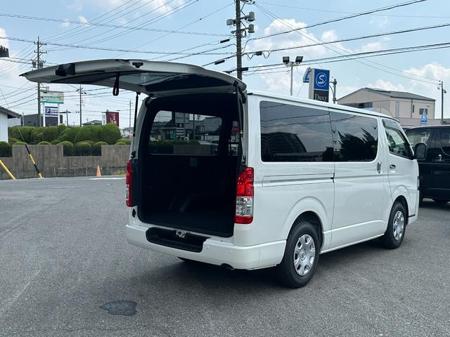 ハイエースバン ロングスーパーGL ダークプライムS 【即納!!特別仕様車!!】 20周年限定スカッフプレート パノラミックビューモニター デジタルインナーミラー 両側パワースライドドア レーンディパーチャーアラート AC100V電源 ハーフレザーシート(21枚目)