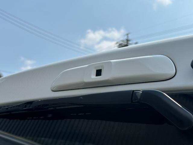 ハイエースバン ロングスーパーGL ダークプライムS 【即納!!特別仕様車!!】 20周年限定スカッフプレート パノラミックビューモニター デジタルインナーミラー 両側パワースライドドア レーンディパーチャーアラート AC100V電源 ハーフレザーシート(27枚目)