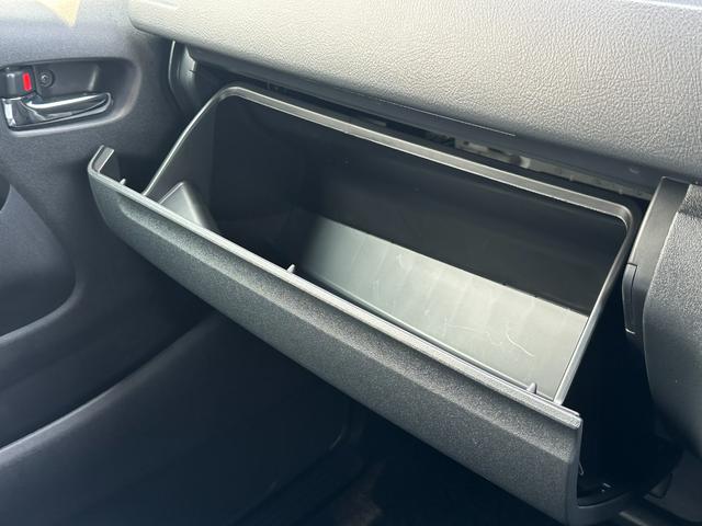 ハイエースバン ロングスーパーGL ダークプライムS 【即納!!特別仕様車!!】 20周年限定スカッフプレート パノラミックビューモニター デジタルインナーミラー 両側パワースライドドア レーンディパーチャーアラート AC100V電源 ハーフレザーシート(64枚目)