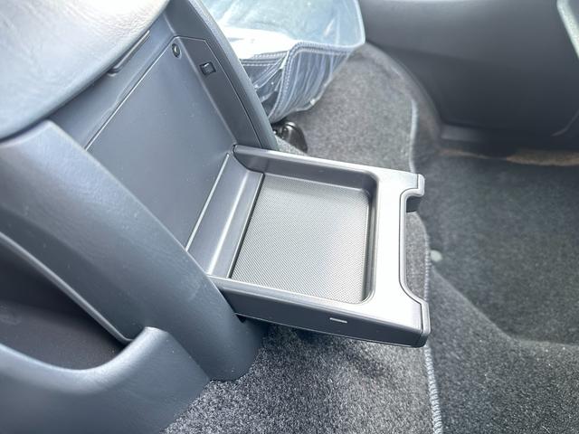 ハイエースバン ロングスーパーGL ダークプライムS 【即納!!特別仕様車!!】 20周年限定スカッフプレート パノラミックビューモニター デジタルインナーミラー 両側パワースライドドア レーンディパーチャーアラート AC100V電源 ハーフレザーシート(68枚目)