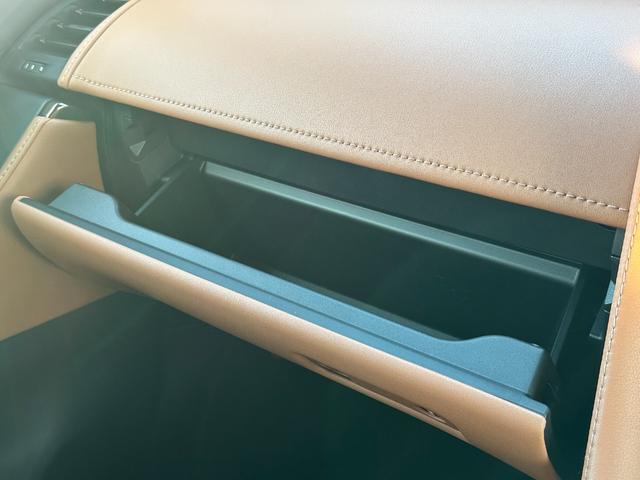 ヴェルファイアハイブリッド Z プレミア 【ブラウン内装!!デジタルインナーミラー!!】パノラミックビューモニター アドバンストパーク 左右独立ムーンルーフ 14インチディスプレイオーディオ 19インチアルミホイール 両側パワースライドドア!(61枚目)