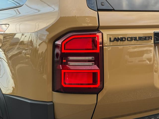 ランドクルーザー２５０ ＺＸファーストエディション　【特別仕様車！！限定カラー！！！】　サンルーフ　ＪＢＬサウンドシステム　１２．３インチディスプレイオーディオ　デジタルインナーミラー　パワーバッグドア　ブラウン内装　パノラミックビューモニター　ＢＳＭ（30枚目）