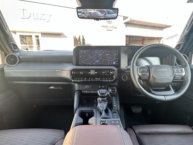 ランドクルーザー２５０ ＺＸファーストエディション　【特別仕様車！！限定カラー！！！】　サンルーフ　ＪＢＬサウンドシステム　１２．３インチディスプレイオーディオ　デジタルインナーミラー　パワーバッグドア　ブラウン内装　パノラミックビューモニター　ＢＳＭ（41枚目）