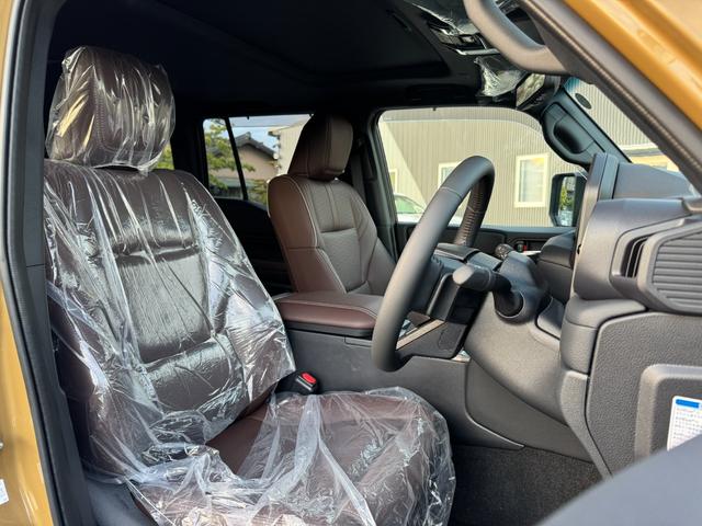 ランドクルーザー２５０ ＺＸファーストエディション　【特別仕様車！！限定カラー！！！】　サンルーフ　ＪＢＬサウンドシステム　１２．３インチディスプレイオーディオ　デジタルインナーミラー　パワーバッグドア　ブラウン内装　パノラミックビューモニター　ＢＳＭ（70枚目）