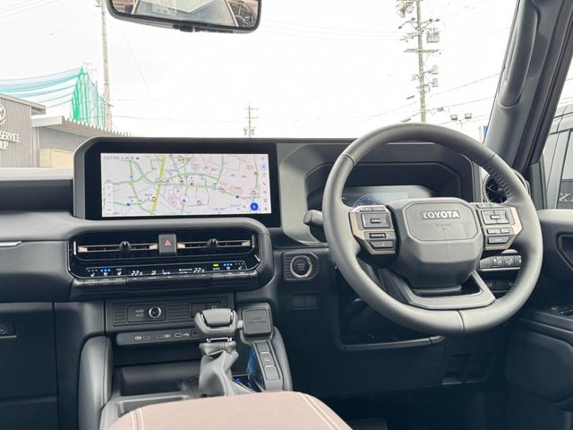 ランドクルーザー250 VX 【VXファーストエディション!パノラミックビューモニター】サンルーフ 角目LEDヘッドライト ブラインドスポットモニター デジタルインナーミラー パワーバッグドア 12.3インチディスプレイオーディオ(66枚目)