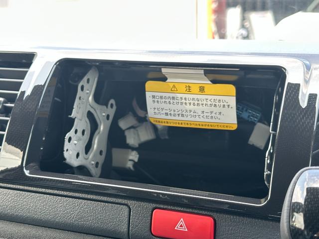 ハイエースバン ロングスーパーGL ダークプライムS 【即納!!特別仕様車!!】 20周年限定スカッフプレート パノラミックビューモニター デジタルインナーミラー 両側パワースライドドア レーンディパーチャーアラート AC100V電源 ハーフレザーシート(57枚目)