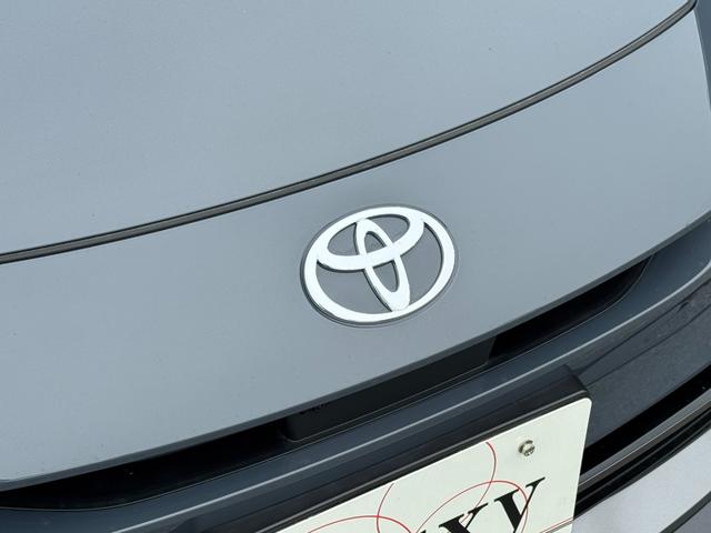 プリウス Z 【GRフロントスポイラー!!パノラマルーフ!!】パノラミックビューモニター アドバンストパーク ブラインドスポットモニター! 12.3インチディスプレイオーディオ! AC100V電源! シートヒーター(14枚目)