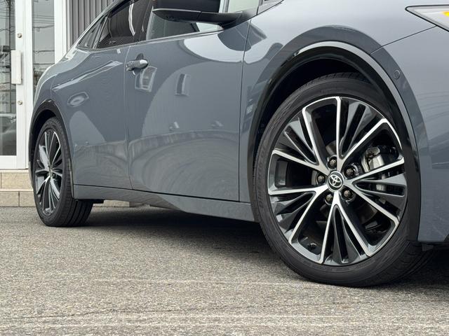 プリウス Z 【GRフロントスポイラー!!パノラマルーフ!!】パノラミックビューモニター アドバンストパーク ブラインドスポットモニター! 12.3インチディスプレイオーディオ! AC100V電源! シートヒーター(20枚目)