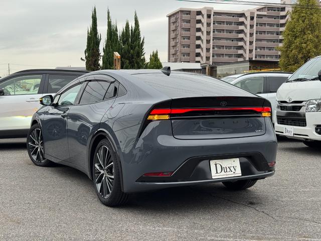 プリウス Z 【GRフロントスポイラー!!パノラマルーフ!!】パノラミックビューモニター アドバンストパーク ブラインドスポットモニター! 12.3インチディスプレイオーディオ! AC100V電源! シートヒーター(23枚目)