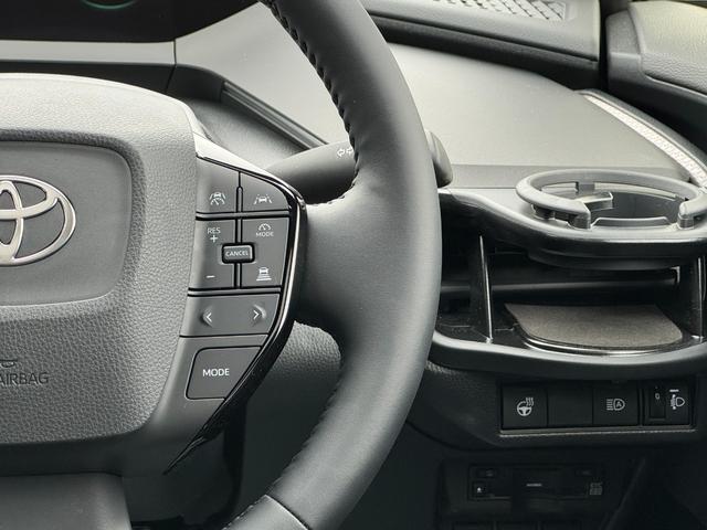 プリウス Z 【GRフロントスポイラー!!パノラマルーフ!!】パノラミックビューモニター アドバンストパーク ブラインドスポットモニター! 12.3インチディスプレイオーディオ! AC100V電源! シートヒーター(44枚目)