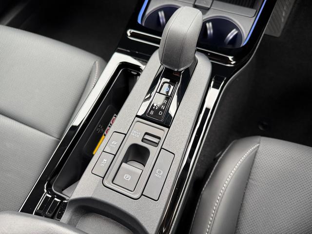 プリウス Z 【GRフロントスポイラー!!パノラマルーフ!!】パノラミックビューモニター アドバンストパーク ブラインドスポットモニター! 12.3インチディスプレイオーディオ! AC100V電源! シートヒーター(62枚目)