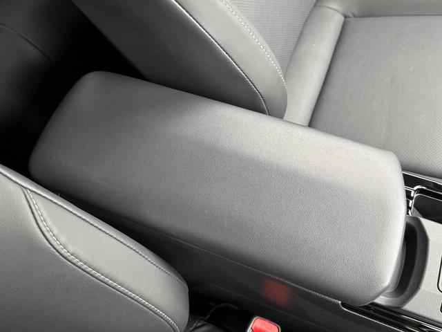 プリウス Z 【GRフロントスポイラー!!パノラマルーフ!!】パノラミックビューモニター アドバンストパーク ブラインドスポットモニター! 12.3インチディスプレイオーディオ! AC100V電源! シートヒーター(66枚目)