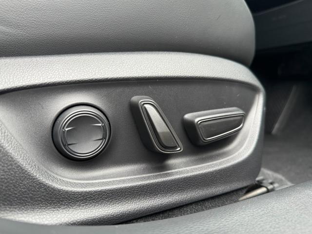 プリウス Z 【GRフロントスポイラー!!パノラマルーフ!!】パノラミックビューモニター アドバンストパーク ブラインドスポットモニター! 12.3インチディスプレイオーディオ! AC100V電源! シートヒーター(71枚目)