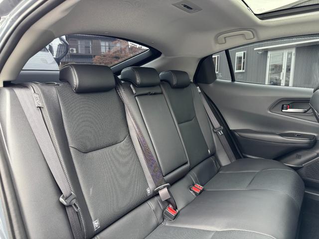 プリウス Z 【GRフロントスポイラー!!パノラマルーフ!!】パノラミックビューモニター アドバンストパーク ブラインドスポットモニター! 12.3インチディスプレイオーディオ! AC100V電源! シートヒーター(73枚目)