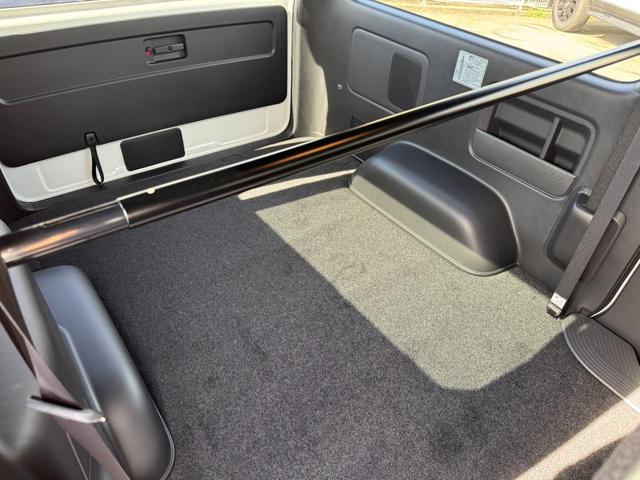 ハイエースバン 【パノラミックビューモニター!デジタルインナーミラー!】寒冷地仕様 両側パワースライドドア 20周年限定スカッフプレート ウッドコンビハンドル LEDヘッドライト プッシュスタート イージークローザー(74枚目)