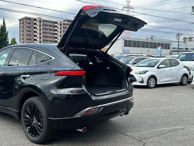 ハリアーハイブリッド Z レザーパッケージ・ナイトシェード 【特別仕様車!調光パノラマルーフ!!】ブラインドスポットモニター 12.3インチディスプレイオーディオ パノラミックビューモニター AC100V電源 パワーバッグドア JBLサウンドシステム Dミラー(27枚目)