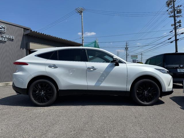 ハリアーハイブリッド Z レザーパッケージ・ナイトシェード 【特別仕様車!!!ナイトシェード!!!】調光パノラマルーフ パノラミックビューモニター 12.3インチディスプレイオーディオ JBLサウンドシステム AC100V電源 ベンチレーション シートヒーター(8枚目)