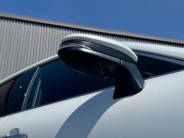 ハリアーハイブリッド Z レザーパッケージ・ナイトシェード 【特別仕様車!!!ナイトシェード!!!】調光パノラマルーフ パノラミックビューモニター 12.3インチディスプレイオーディオ JBLサウンドシステム AC100V電源 ベンチレーション シートヒーター(19枚目)