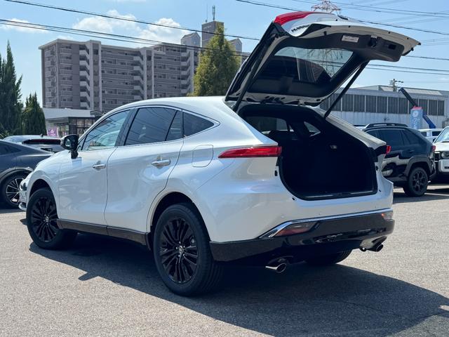 ハリアーハイブリッド Z レザーパッケージ・ナイトシェード 【特別仕様車!!!ナイトシェード!!!】調光パノラマルーフ パノラミックビューモニター 12.3インチディスプレイオーディオ JBLサウンドシステム AC100V電源 ベンチレーション シートヒーター(27枚目)