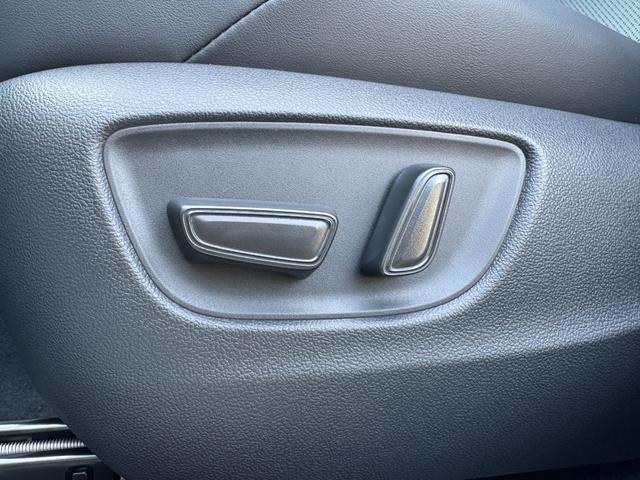 ハリアーハイブリッド Z レザーパッケージ・ナイトシェード 【特別仕様車!!!ナイトシェード!!!】調光パノラマルーフ パノラミックビューモニター 12.3インチディスプレイオーディオ JBLサウンドシステム AC100V電源 ベンチレーション シートヒーター(70枚目)