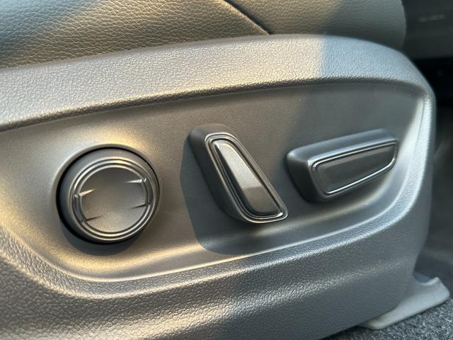 カローラクロス ハイブリッド　Ｚ　【パノラマルーフ！パノラミックビューモニター！】　アドバンストパーク　１０．５インチディスプレイオーディオ　ハンズフリーパワーバッグドア　ブラインドスポットモニター　ベンチレーション　ＡＣ１００Ｖ電源（47枚目）