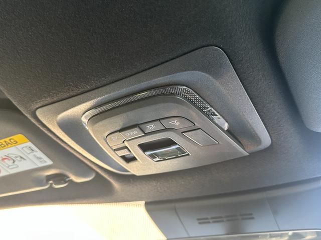 カローラクロス ハイブリッド　Ｚ　【パノラマルーフ！パノラミックビューモニター！】　アドバンストパーク　１０．５インチディスプレイオーディオ　ハンズフリーパワーバッグドア　ブラインドスポットモニター　ベンチレーション　ＡＣ１００Ｖ電源（69枚目）