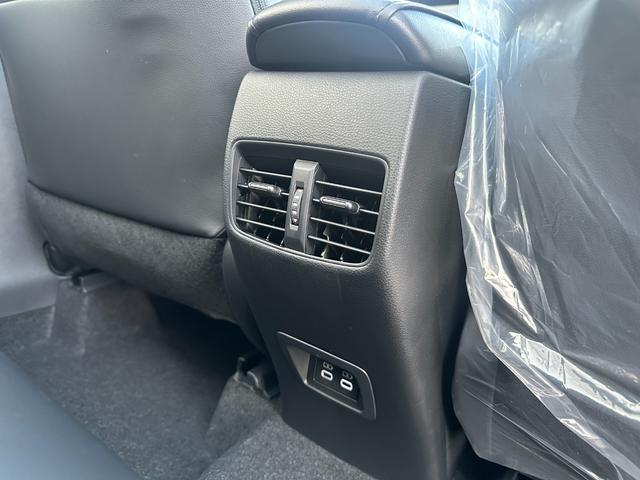 カローラクロス ハイブリッド　Ｚ　【パノラマルーフ！パノラミックビューモニター！】　アドバンストパーク　１０．５インチディスプレイオーディオ　ハンズフリーパワーバッグドア　ブラインドスポットモニター　ベンチレーション　ＡＣ１００Ｖ電源（76枚目）