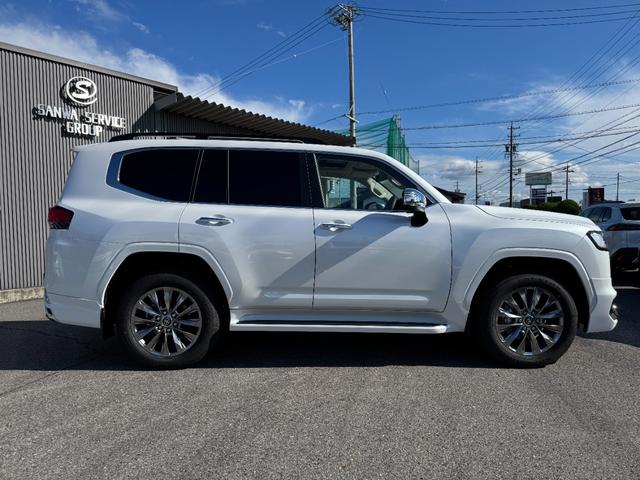 ランドクルーザー ＺＸ　【リアエンターテインメントシステム！パノラミックビューモニター！】クールＢＯＸ　ＪＢＬサウンドシステム　リアデフロック　タイヤ空気圧センサー　ブラックルーフレール　モデリスタエアロ　サンルーフ　ＢＳＭ（7枚目）