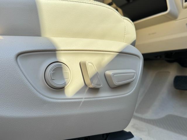 ランドクルーザー ＺＸ　【リアエンターテインメントシステム！パノラミックビューモニター！】クールＢＯＸ　ＪＢＬサウンドシステム　リアデフロック　タイヤ空気圧センサー　ブラックルーフレール　モデリスタエアロ　サンルーフ　ＢＳＭ（43枚目）