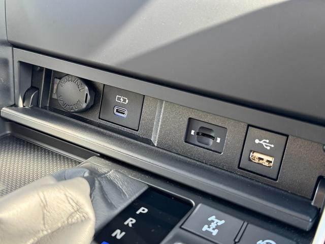 ランドクルーザー ＺＸ　【リアエンターテインメントシステム！パノラミックビューモニター！】クールＢＯＸ　ＪＢＬサウンドシステム　リアデフロック　タイヤ空気圧センサー　ブラックルーフレール　モデリスタエアロ　サンルーフ　ＢＳＭ（57枚目）