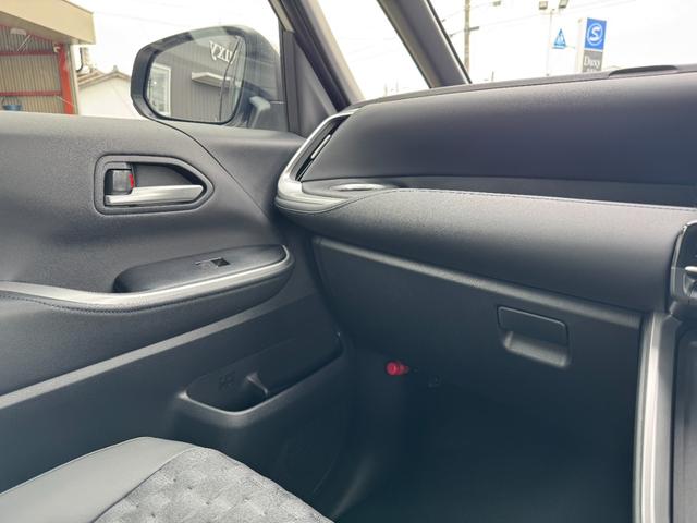 ヴォクシー ハイブリッドＳ－Ｚ　【１３．２インチフリップダウンモニター！トヨタチームメイト！】１０．５インチディスプレイオーディオ　快適利便パッケージＨｉ　ＡＣ１００Ｖ電源　両側パワースライドドア　ブラインドスポットモニター　ＥＴＣ（53枚目）