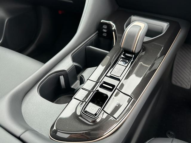 クラウンスポーツ Ｚ　【イエローキャリパー！パノラマルーフ！】　黒内装　寒冷地仕様　パノラミックビューモニター　アドバンストパーク　ヘッドアップディスプレイ　デジタルインナーミラー　ＡＣ１００Ｖ　ブラインドスポットモニター（61枚目）