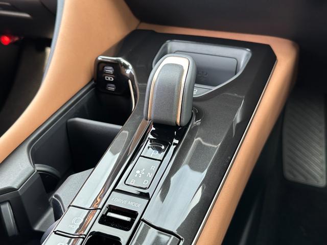 クラウンスポーツ Ｚ　【パノラマルーフ！モデリスタフルエアロ！】ミラーガーニッシュ　パノラミックビューモニター　アドバンスドパーク　ブラインドスポットモニター　ヘッドアップディスプレイ　デジタルインナーミラー　ブラウン内装（65枚目）