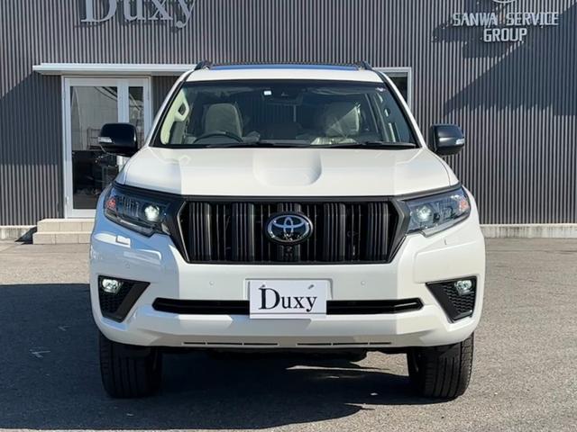 ランドクルーザープラド TX Lパッケージ マットブラックエディション 【特別仕様車!!メーカーナビ!!】パノラミックビューモニター! サンルーフ ルーフレール 9インチディスプレイオーディオ 7人乗り ブラインドスポットモニター 寒冷地仕様 ルーフレール ベージュ内装!(5枚目)