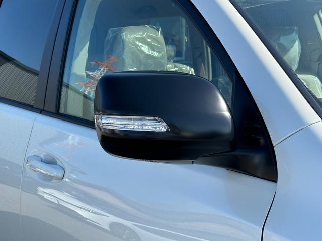 ランドクルーザープラド TX Lパッケージ マットブラックエディション 【特別仕様車!!メーカーナビ!!】パノラミックビューモニター! サンルーフ ルーフレール 9インチディスプレイオーディオ 7人乗り ブラインドスポットモニター 寒冷地仕様 ルーフレール ベージュ内装!(19枚目)