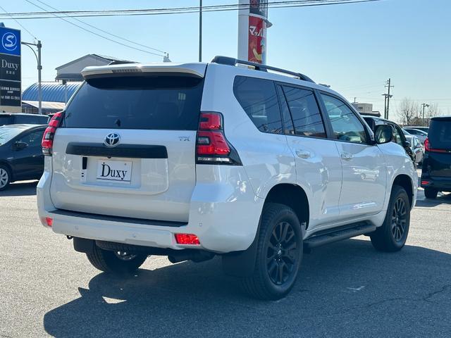 ランドクルーザープラド TX Lパッケージ マットブラックエディション 【特別仕様車!!メーカーナビ!!】パノラミックビューモニター! サンルーフ ルーフレール 9インチディスプレイオーディオ 7人乗り ブラインドスポットモニター 寒冷地仕様 ルーフレール ベージュ内装!(24枚目)