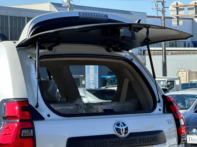 ランドクルーザープラド TX Lパッケージ マットブラックエディション 【特別仕様車!!メーカーナビ!!】パノラミックビューモニター! サンルーフ ルーフレール 9インチディスプレイオーディオ 7人乗り ブラインドスポットモニター 寒冷地仕様 ルーフレール ベージュ内装!(28枚目)