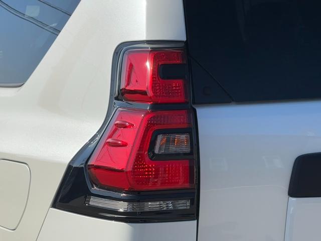 ランドクルーザープラド TX Lパッケージ マットブラックエディション 【特別仕様車!!メーカーナビ!!】パノラミックビューモニター! サンルーフ ルーフレール 9インチディスプレイオーディオ 7人乗り ブラインドスポットモニター 寒冷地仕様 ルーフレール ベージュ内装!(30枚目)