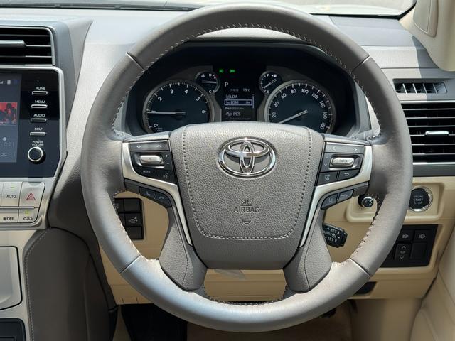 ランドクルーザープラド TX Lパッケージ マットブラックエディション 【特別仕様車!!メーカーナビ!!】パノラミックビューモニター! サンルーフ ルーフレール 9インチディスプレイオーディオ 7人乗り ブラインドスポットモニター 寒冷地仕様 ルーフレール ベージュ内装!(42枚目)