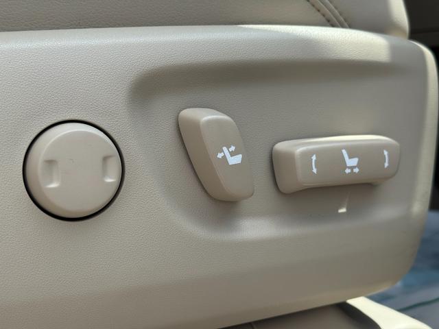 ランドクルーザープラド TX Lパッケージ マットブラックエディション 【特別仕様車!!メーカーナビ!!】パノラミックビューモニター! サンルーフ ルーフレール 9インチディスプレイオーディオ 7人乗り ブラインドスポットモニター 寒冷地仕様 ルーフレール ベージュ内装!(46枚目)