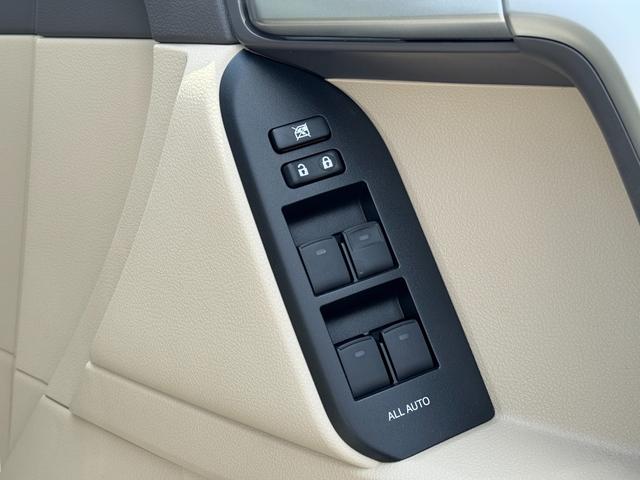 ランドクルーザープラド TX Lパッケージ マットブラックエディション 【特別仕様車!!メーカーナビ!!】パノラミックビューモニター! サンルーフ ルーフレール 9インチディスプレイオーディオ 7人乗り ブラインドスポットモニター 寒冷地仕様 ルーフレール ベージュ内装!(49枚目)