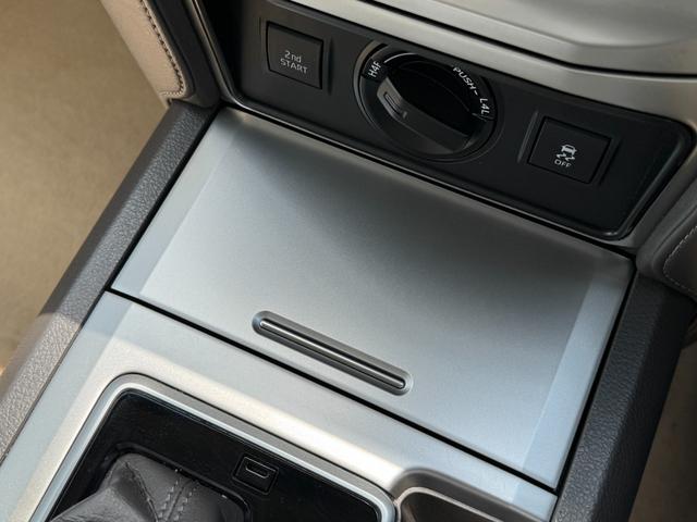 ランドクルーザープラド TX Lパッケージ マットブラックエディション 【特別仕様車!!メーカーナビ!!】パノラミックビューモニター! サンルーフ ルーフレール 9インチディスプレイオーディオ 7人乗り ブラインドスポットモニター 寒冷地仕様 ルーフレール ベージュ内装!(54枚目)