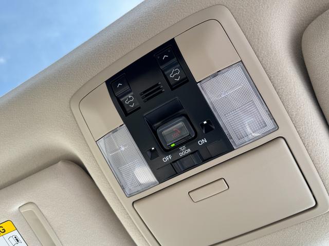 ランドクルーザープラド TX Lパッケージ マットブラックエディション 【特別仕様車!!メーカーナビ!!】パノラミックビューモニター! サンルーフ ルーフレール 9インチディスプレイオーディオ 7人乗り ブラインドスポットモニター 寒冷地仕様 ルーフレール ベージュ内装!(72枚目)