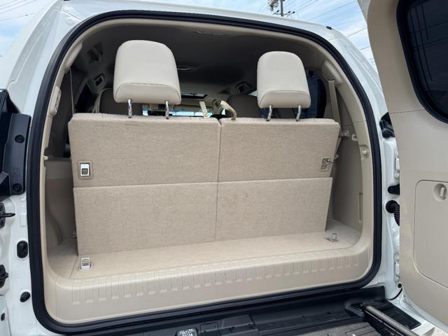 ランドクルーザープラド TX Lパッケージ マットブラックエディション 【特別仕様車!!メーカーナビ!!】パノラミックビューモニター! サンルーフ ルーフレール 9インチディスプレイオーディオ 7人乗り ブラインドスポットモニター 寒冷地仕様 ルーフレール ベージュ内装!(79枚目)