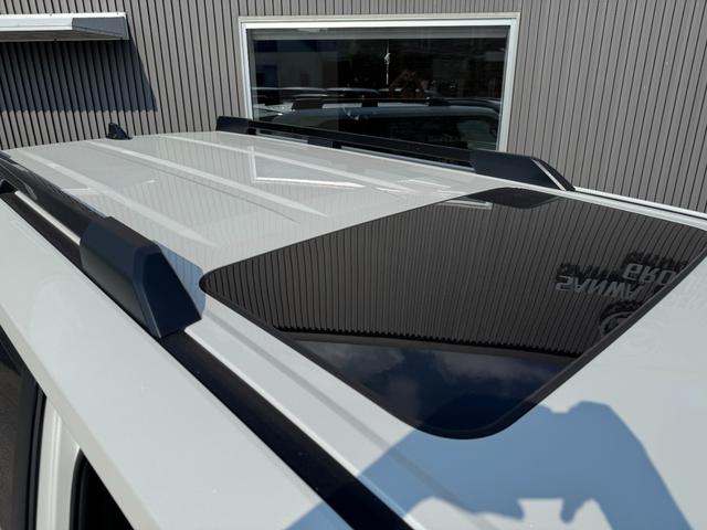 ランドクルーザー２５０ 　【ローン２．９％〜！ＺＸファーストエディション】　特別仕様車！サンルーフ　ルーフレール　ブラウン内装　丸目ＬＥＤヘッドライト　ＪＢＬサウンドシステム　デジタルインナーミラー　パノラミックビューモニター（21枚目）