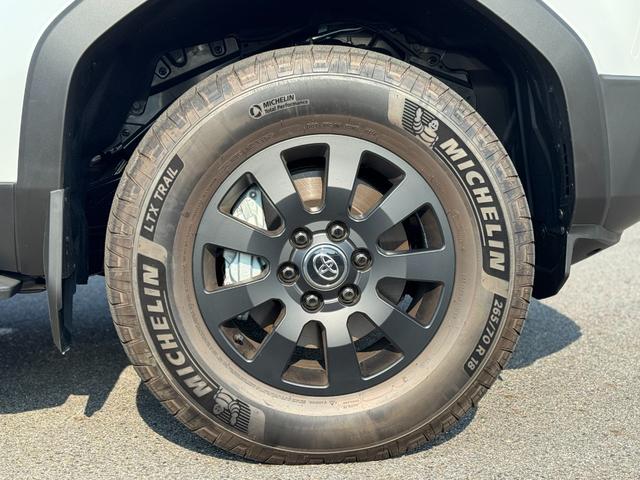 ランドクルーザー２５０ 　【ローン２．９％〜！ＺＸファーストエディション】　特別仕様車！サンルーフ　ルーフレール　ブラウン内装　丸目ＬＥＤヘッドライト　ＪＢＬサウンドシステム　デジタルインナーミラー　パノラミックビューモニター（38枚目）