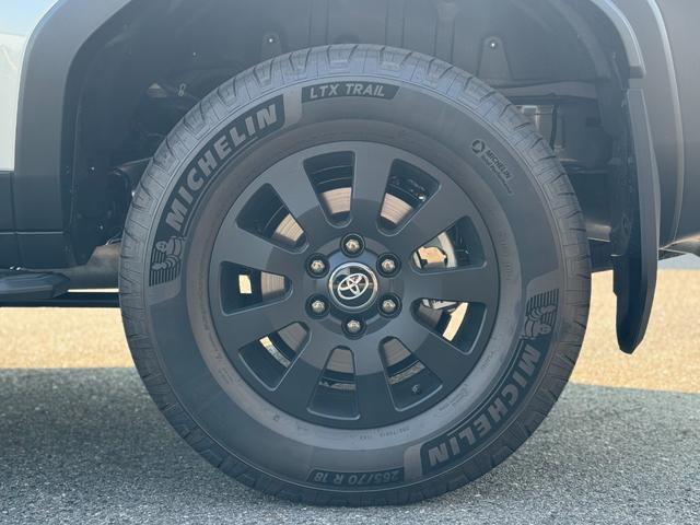 ランドクルーザー２５０ 　【ローン２．９％〜！ＺＸファーストエディション】　特別仕様車！サンルーフ　ルーフレール　ブラウン内装　丸目ＬＥＤヘッドライト　ＪＢＬサウンドシステム　デジタルインナーミラー　パノラミックビューモニター（39枚目）