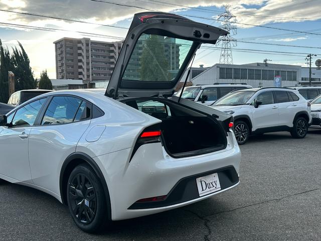 プリウス Ｇ　【ブラインドスポットモニター！！ＥＴＣ２．０！】８インチディスプレイオーディオ　ＡＣ１００Ｖ電源　トヨタセーフティセンス　エレクトロシフトマチック　電動パーキングブレーキ　全席オートウィンドウ　ＬＤＡ（25枚目）